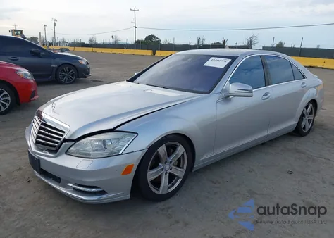 2010 Mercedes-Benz S 550 z USA, uszkodzony, nr VIN WDDNG7BB7AA320426